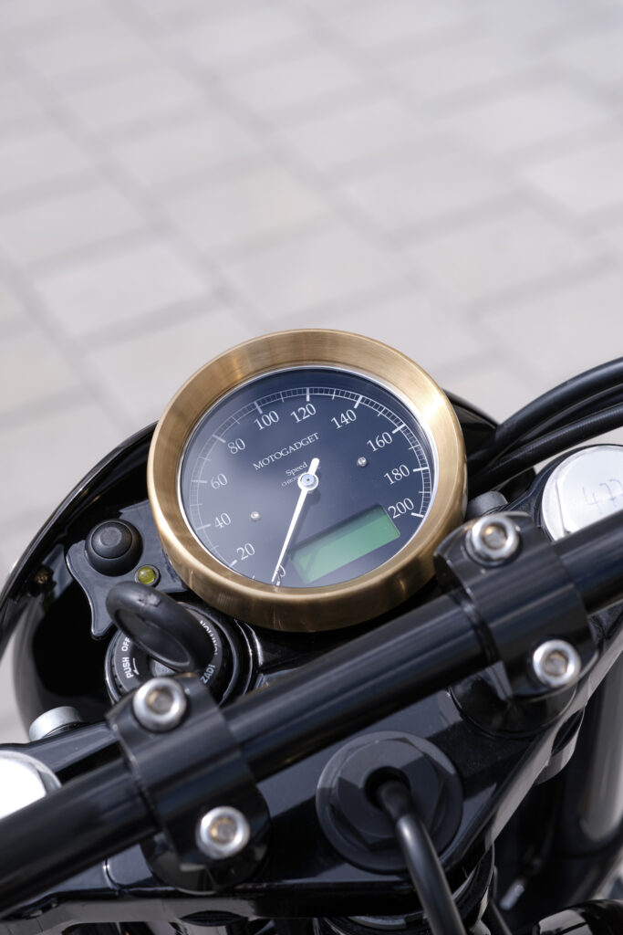 motogadget custom clock