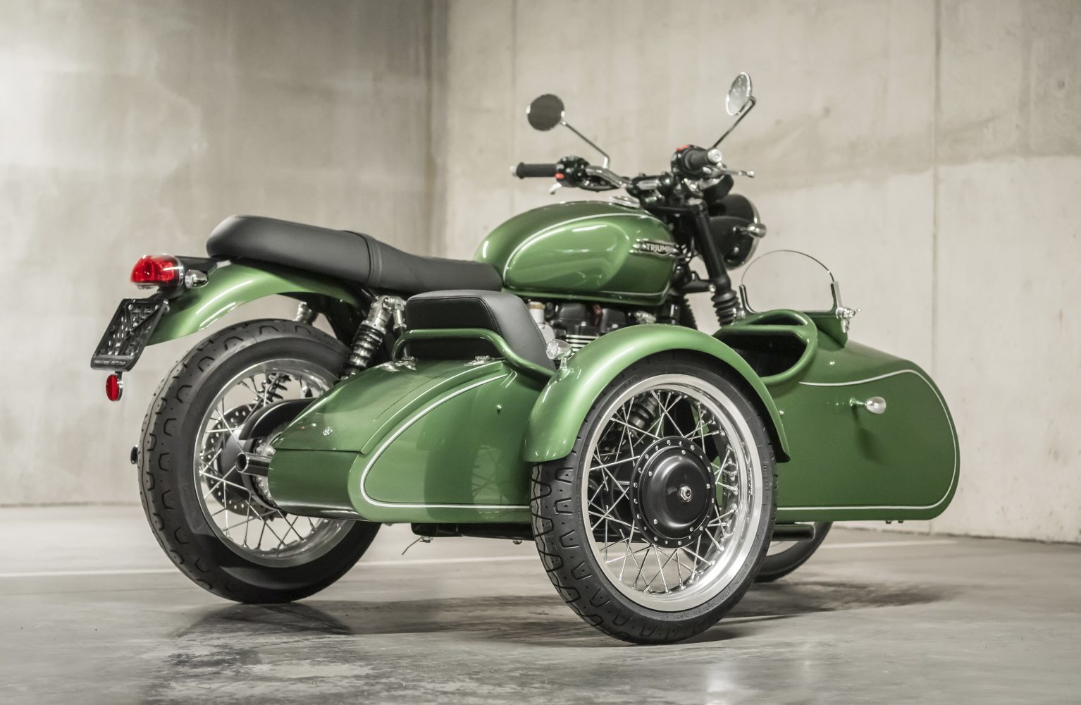 Triumph Boneville T120 with a Sidecar - Renard Speed Shop