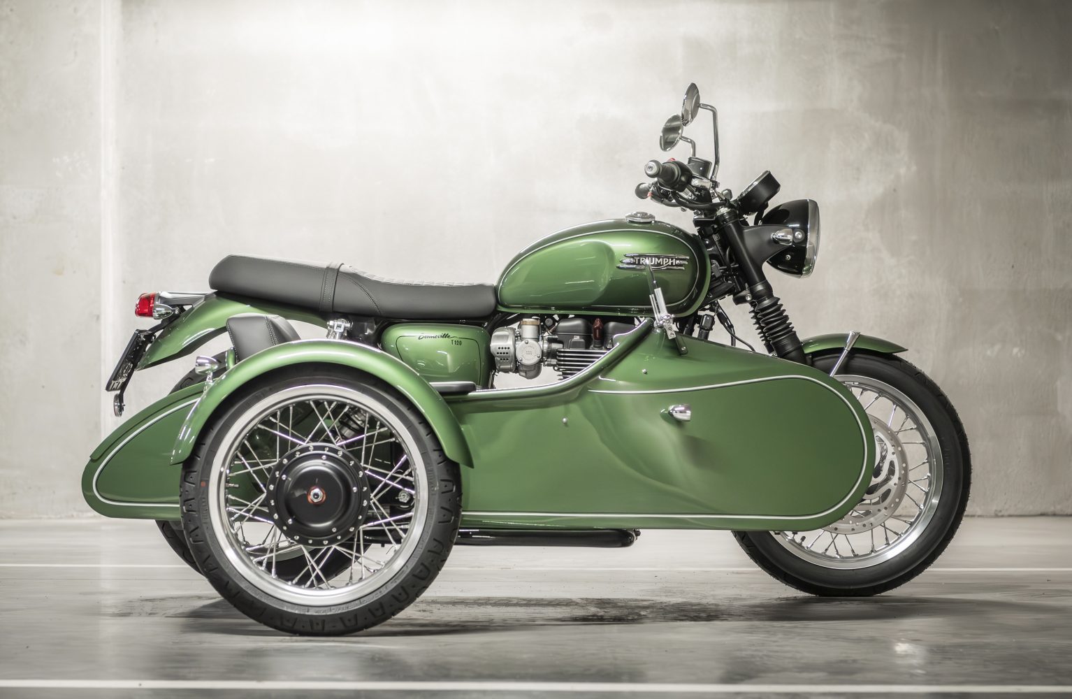 Triumph Boneville T120 with a Sidecar - Renard Speed Shop